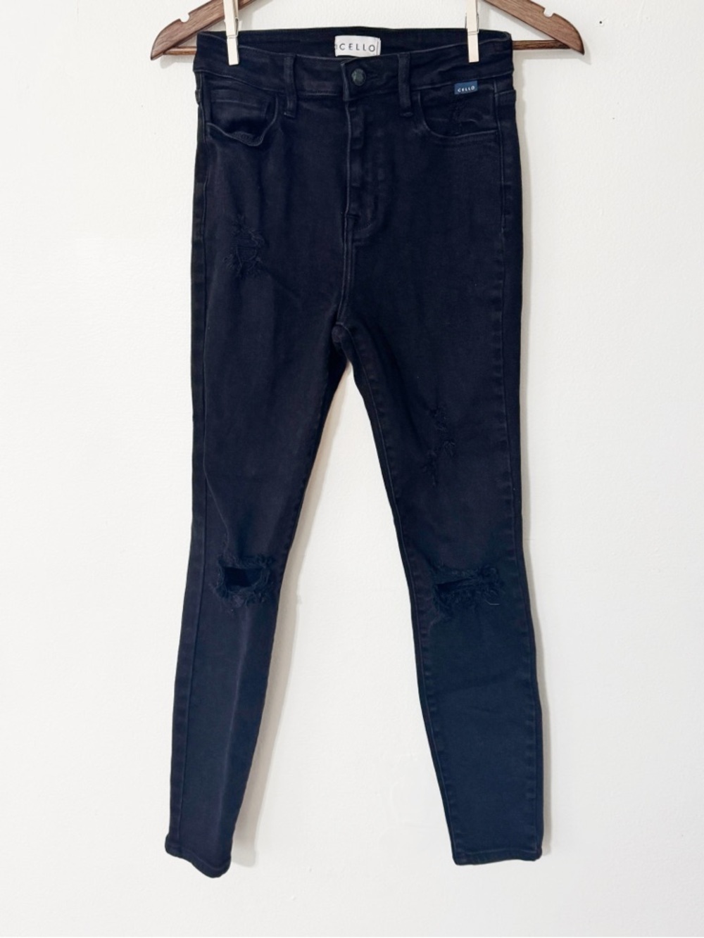 Cello Women's Black Distressed Skinny Jeans size 5